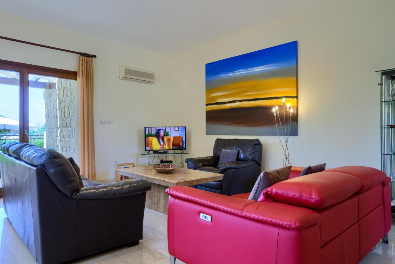 3 Bedroom Villa Madelini With Private Pool, Aphrodite Hills Resort เกาเคลีย ภายนอก รูปภาพ