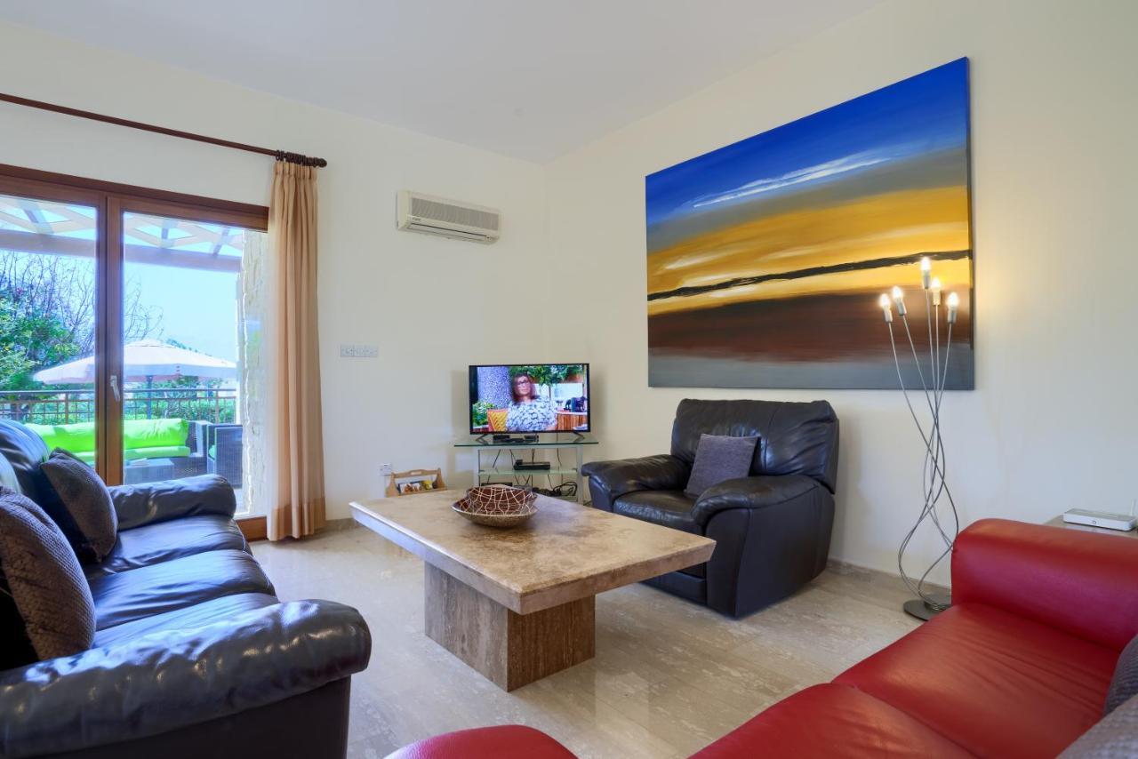 3 Bedroom Villa Madelini With Private Pool, Aphrodite Hills Resort เกาเคลีย ภายนอก รูปภาพ