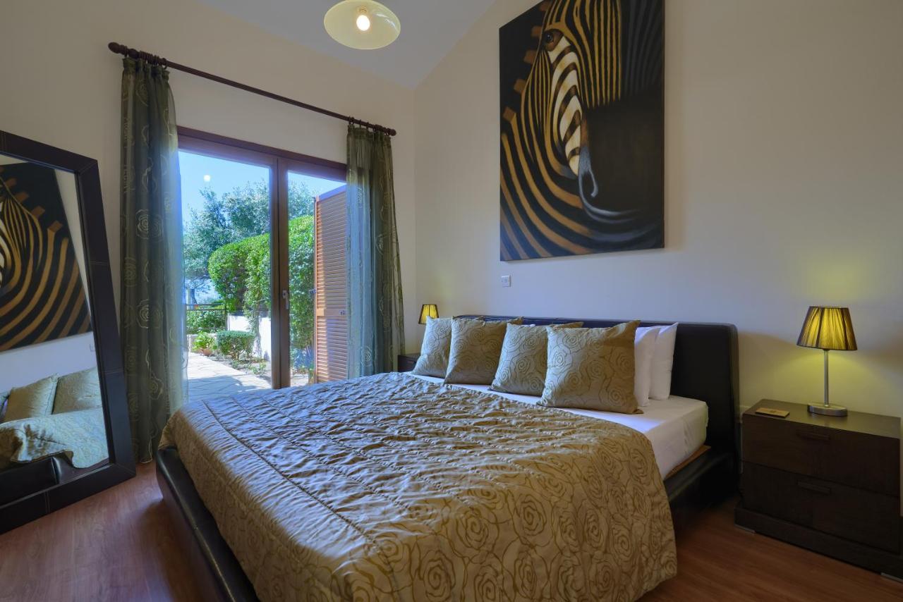 3 Bedroom Villa Madelini With Private Pool, Aphrodite Hills Resort เกาเคลีย ภายนอก รูปภาพ