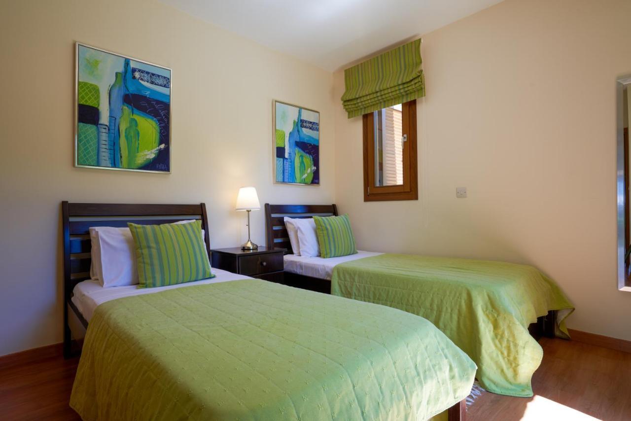 3 Bedroom Villa Madelini With Private Pool, Aphrodite Hills Resort เกาเคลีย ภายนอก รูปภาพ