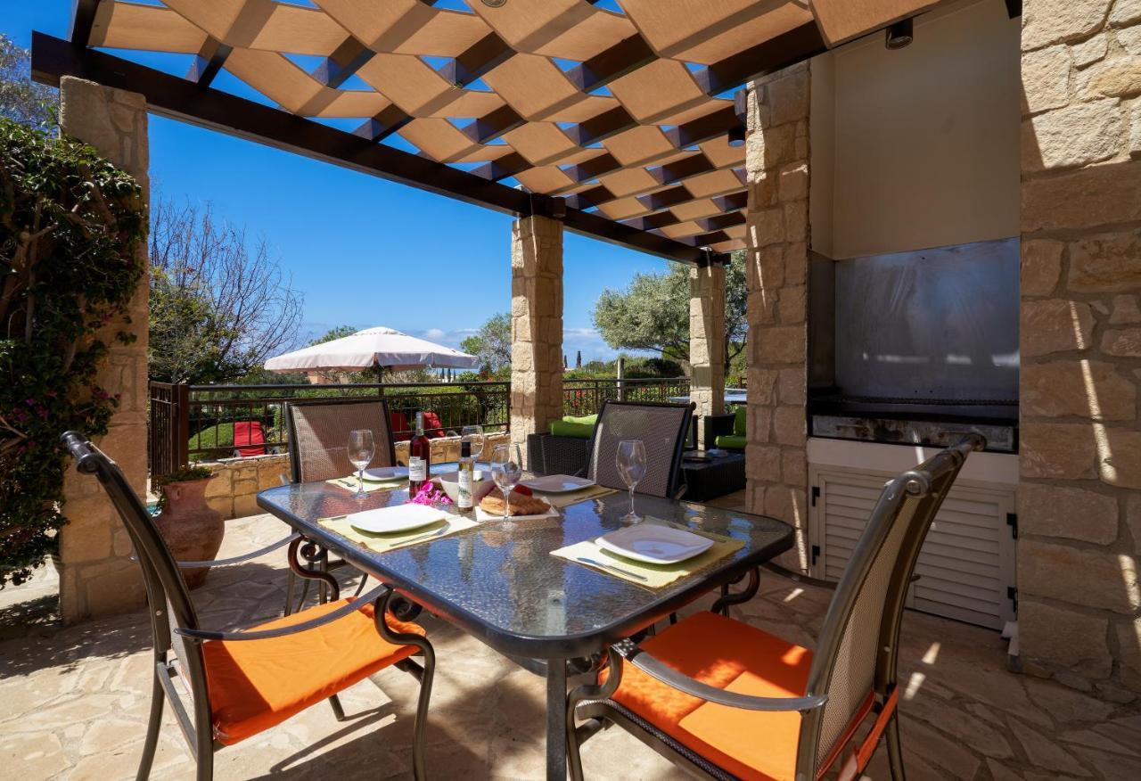 3 Bedroom Villa Madelini With Private Pool, Aphrodite Hills Resort เกาเคลีย ภายนอก รูปภาพ