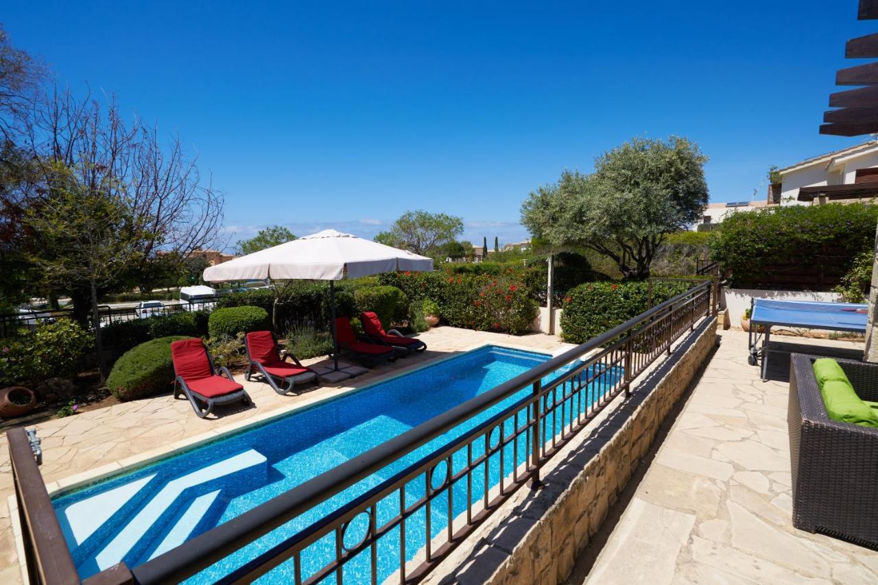 3 Bedroom Villa Madelini With Private Pool, Aphrodite Hills Resort เกาเคลีย ภายนอก รูปภาพ